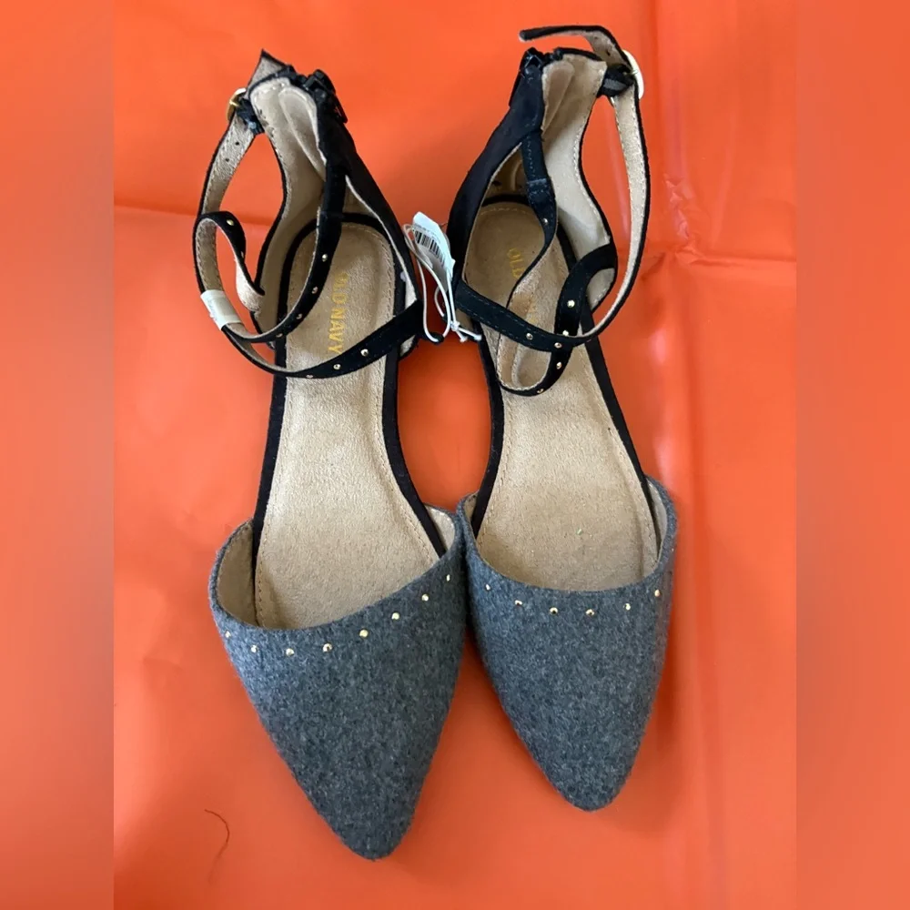 Old Navy Black and Gray Pointed Heels